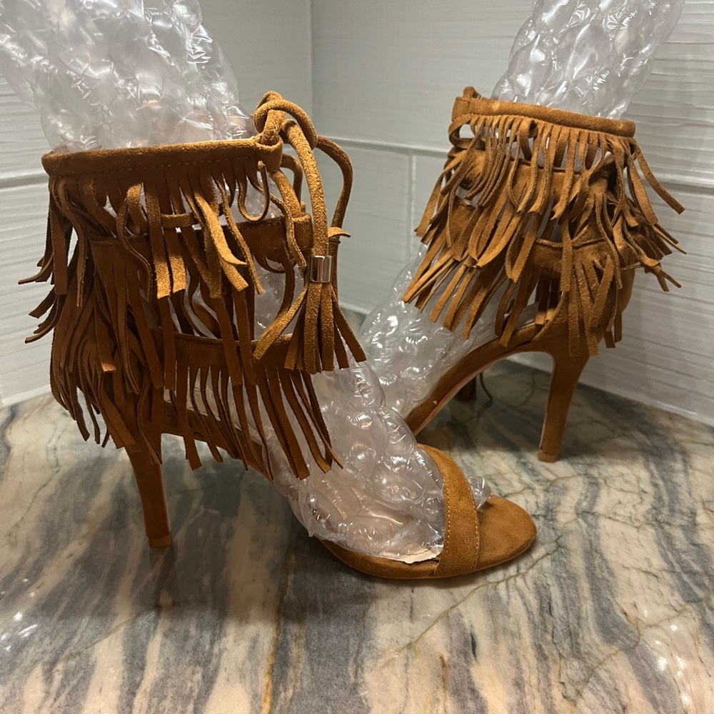 Open Toe Brown Suede Fringe Tassle Heels Pumps Stilettos 7.5
3 3/4” heel - Picture 6 of 12